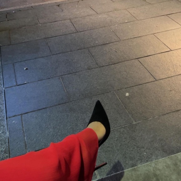 Christian Louboutin SO KATE black suede pump. Size 38. - Picture 5 of 10